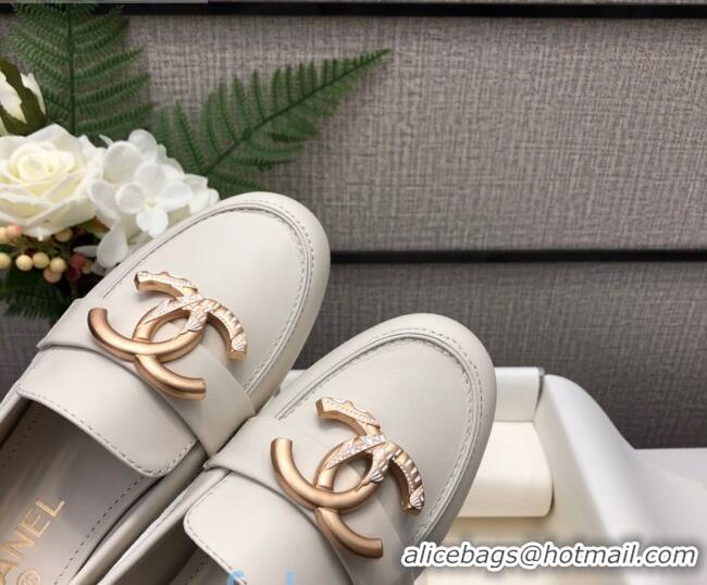 Fashion Chanel Lambskin Metal CC Flat Loafers C2831 White 2020