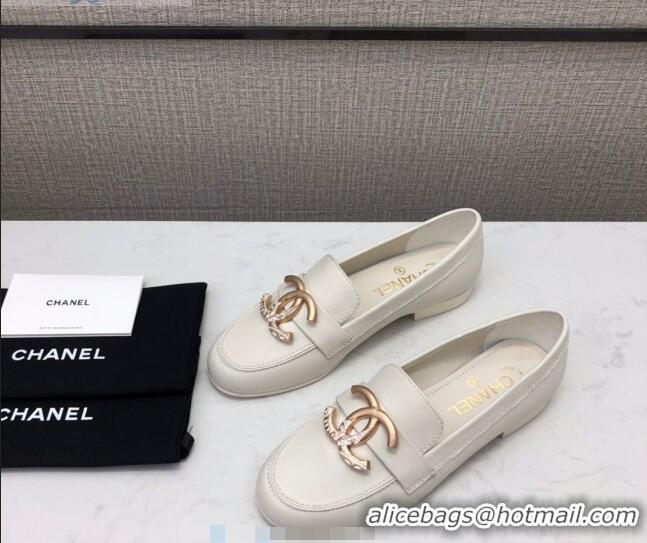 Fashion Chanel Lambskin Metal CC Flat Loafers C2831 White 2020