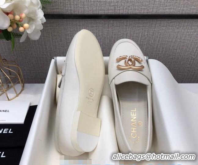 Fashion Chanel Lambskin Metal CC Flat Loafers C2831 White 2020