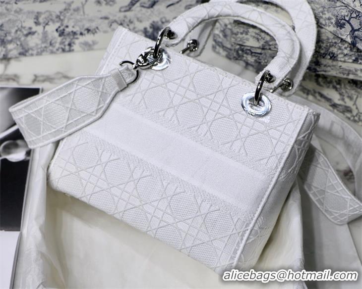 Shop Duplicate DIOR MEDIUM LADY D-LITE BAG Denim White Cannage Embroidery M0565OREY