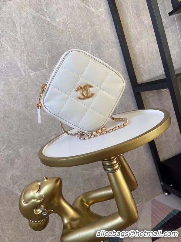 Shop Promotional Chanel small diamond bag Grained Calfskin & Gold-Tone Metal AS2201 White