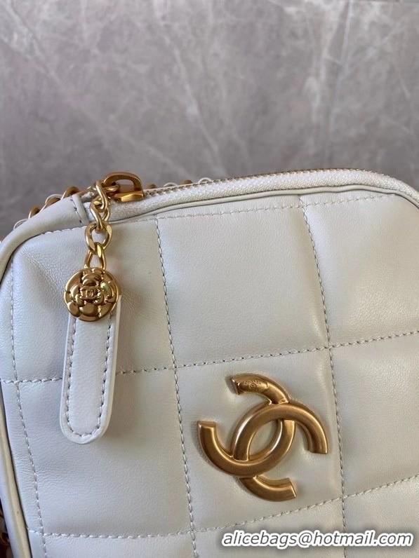 Shop Promotional Chanel small diamond bag Grained Calfskin & Gold-Tone Metal AS2201 White