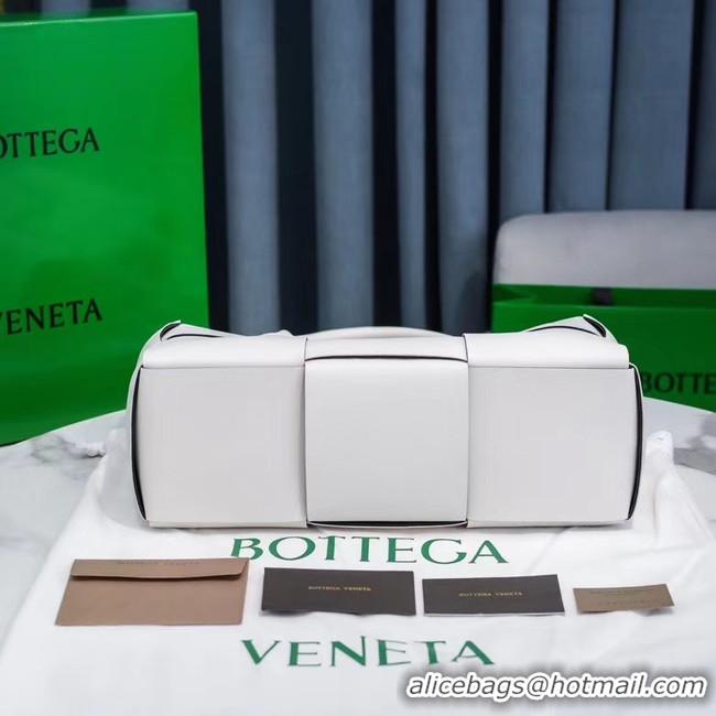 Luxury Bottega Veneta ARCO TOTE 609175 white