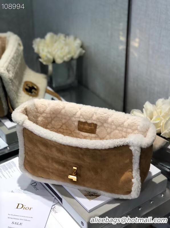 Unique Grade DIOR 30 MONTAIGNE CHAIN BAG Camel-Colored Shearling M9208