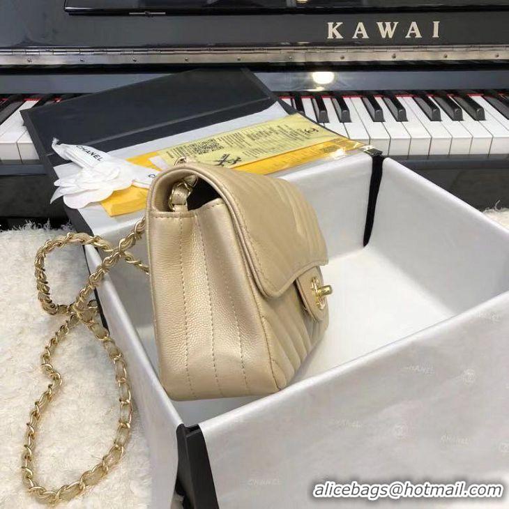 Famous Brand Chanel 2.55 Series Flap Bag Leather A1116CF gold