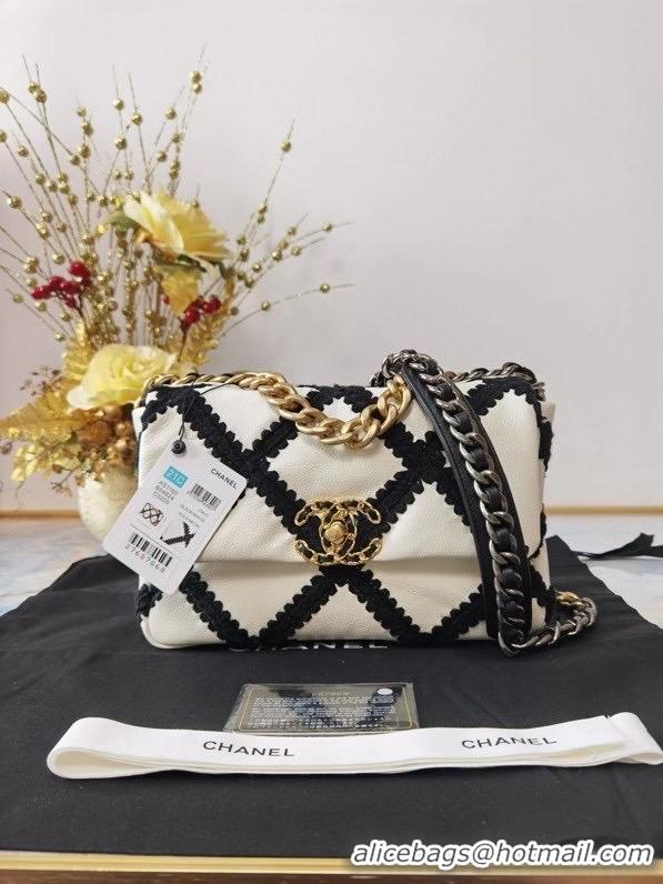 Pretty Style Chanel 19 flap bag AS1160 White & Black