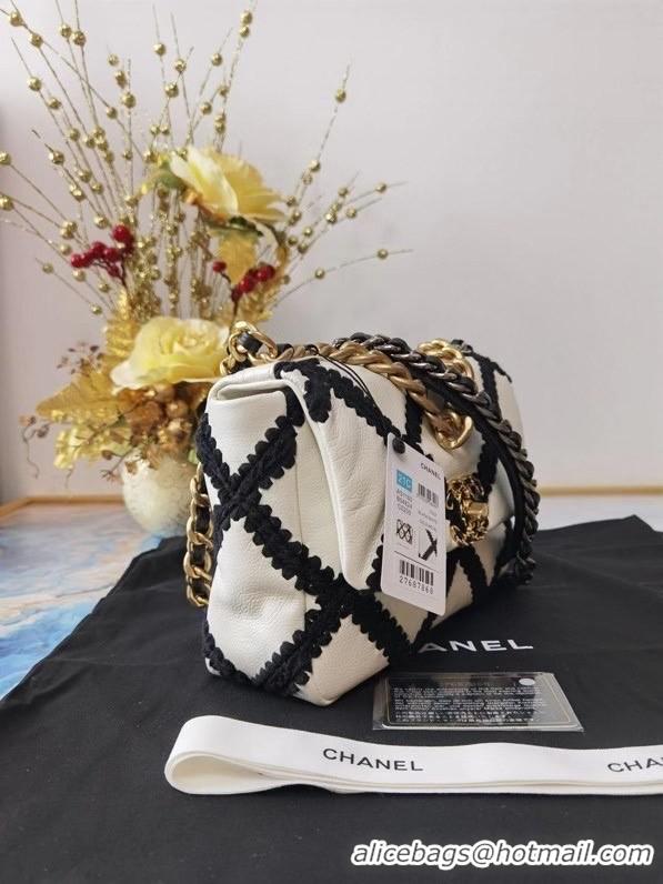 Pretty Style Chanel 19 flap bag AS1160 White & Black