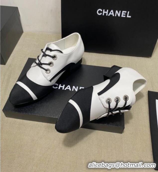 Low Price Chanel Vintage Lace-ups Brogue Shoes in Leather and Fabric Patchwork 111170 White