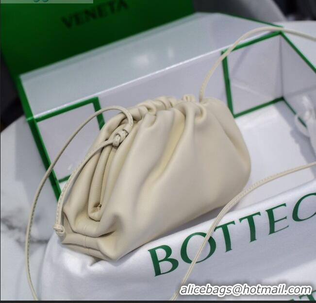 Pretty Style Bottega Veneta The Mini Pouch Soft Clutch Bag in Calfskin BV0910 White 2020