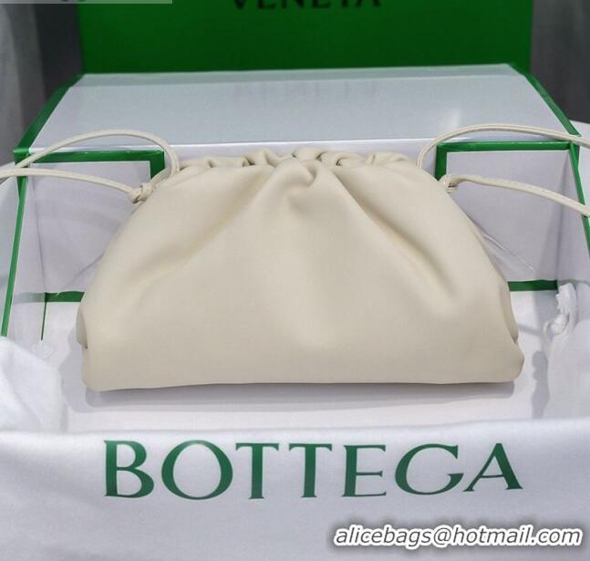 Pretty Style Bottega Veneta The Mini Pouch Soft Clutch Bag in Calfskin BV0910 White 2020