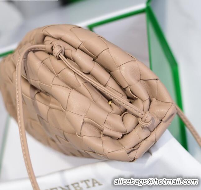 Low Price Bottega Veneta The Mini Pouch Clutch Bag in Large-Woven Lambskin BV0919 Nude Pink 2020