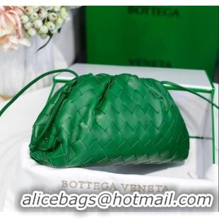 Promotional Bottega Veneta The Mini Pouch Clutch Bag in Large-Woven Lambskin BV0919 Racing Green 2020