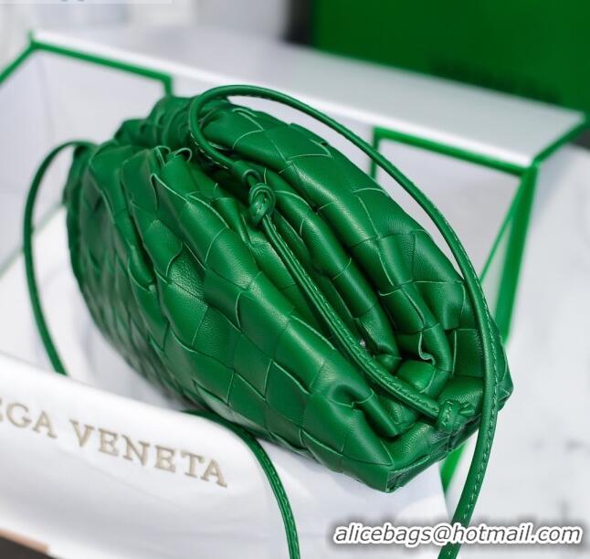 Promotional Bottega Veneta The Mini Pouch Clutch Bag in Large-Woven Lambskin BV0919 Racing Green 2020