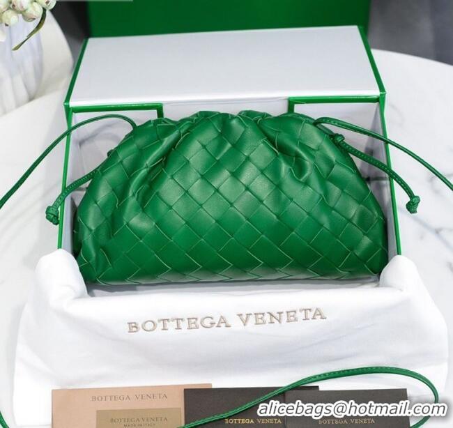 Promotional Bottega Veneta The Mini Pouch Clutch Bag in Large-Woven Lambskin BV0919 Racing Green 2020