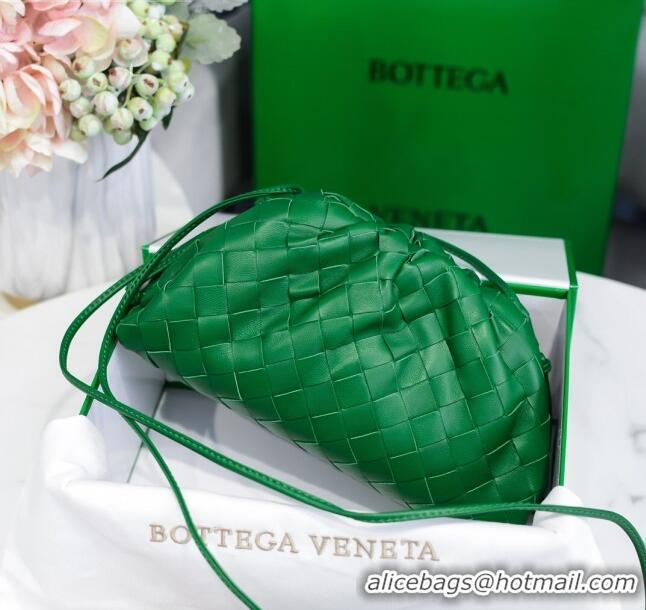 Promotional Bottega Veneta The Mini Pouch Clutch Bag in Large-Woven Lambskin BV0919 Racing Green 2020