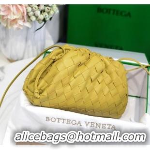 Crafted Bottega Veneta The Mini Pouch Clutch Bag in Large-Woven Lambskin BV0919 Yellow 2020