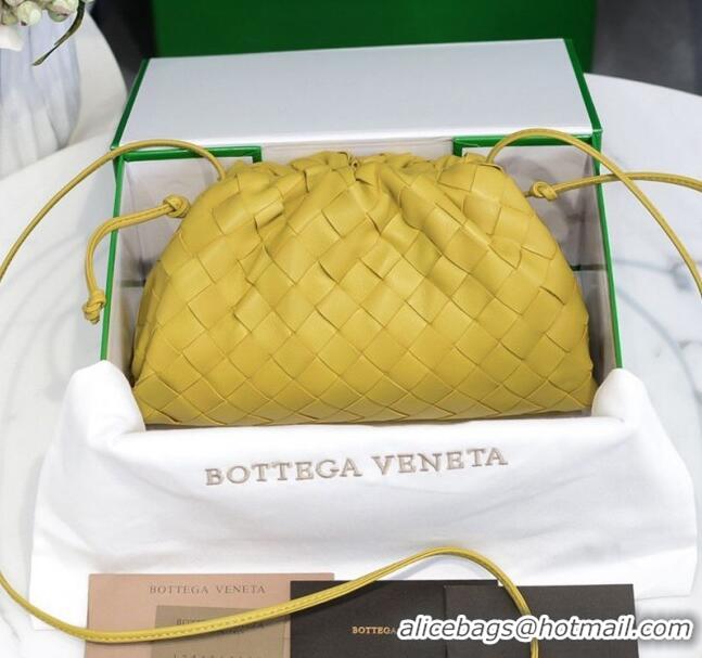 Crafted Bottega Veneta The Mini Pouch Clutch Bag in Large-Woven Lambskin BV0919 Yellow 2020