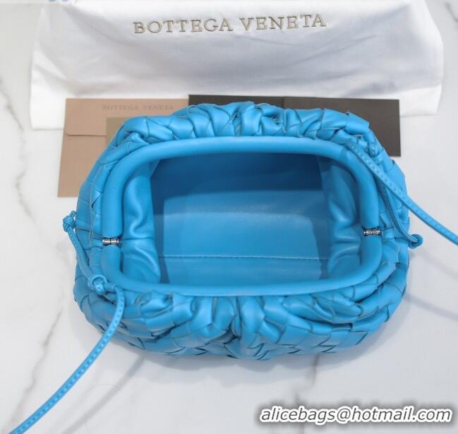 Trendy Design Bottega Veneta The Mini Pouch Clutch Bag in Large-Woven Lambskin BV0919 Sky Blue 2020