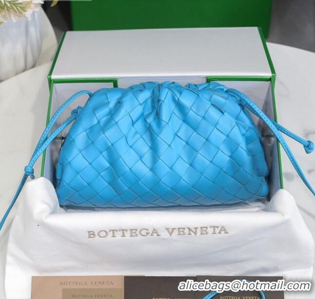 Trendy Design Bottega Veneta The Mini Pouch Clutch Bag in Large-Woven Lambskin BV0919 Sky Blue 2020