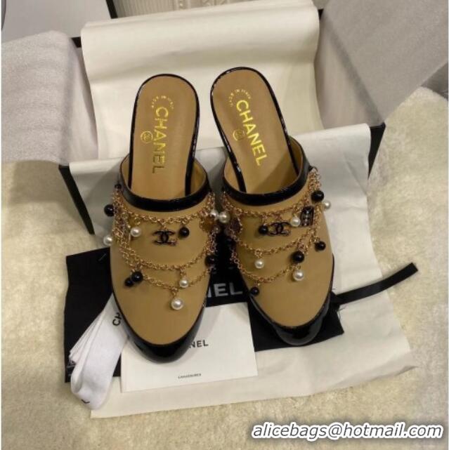 Good Product Chanel Leather Flat Mules with Chain 010933 Beige 2021