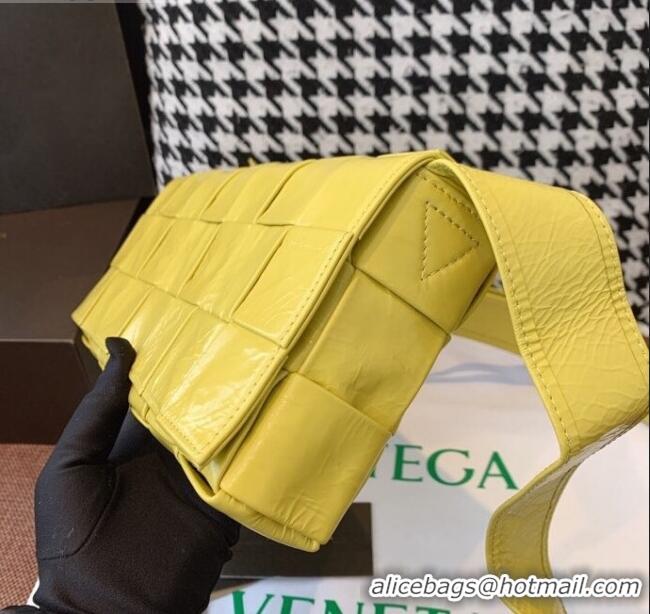 Luxury Discount Bottega Veneta Wax Calfskin Crossbody Bag BV2220 Yellow 2021