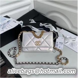 Unique Style Chanel 19 Iridescent Calfskin Chain Wallet AP0957 White