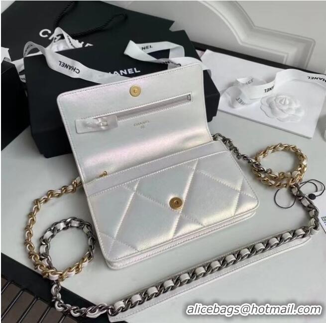 Unique Style Chanel 19 Iridescent Calfskin Chain Wallet AP0957 White