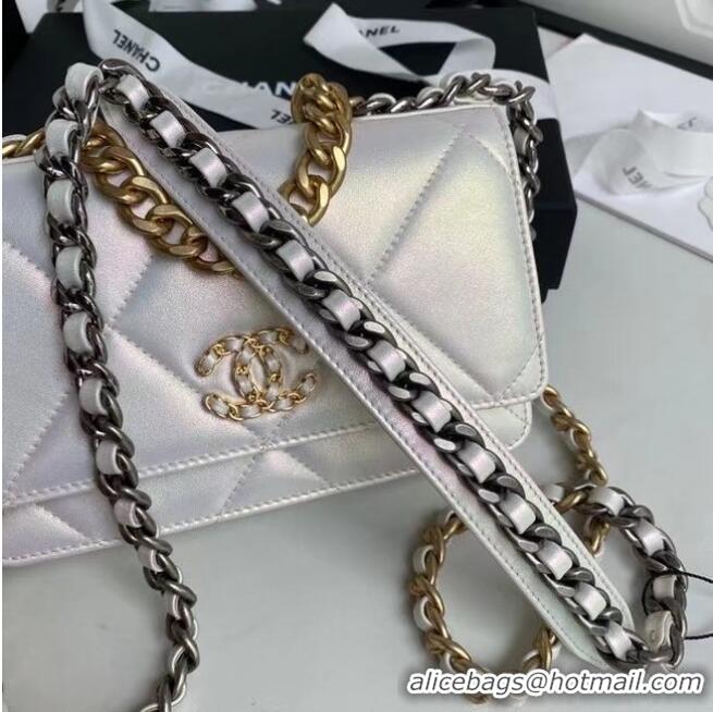 Unique Style Chanel 19 Iridescent Calfskin Chain Wallet AP0957 White