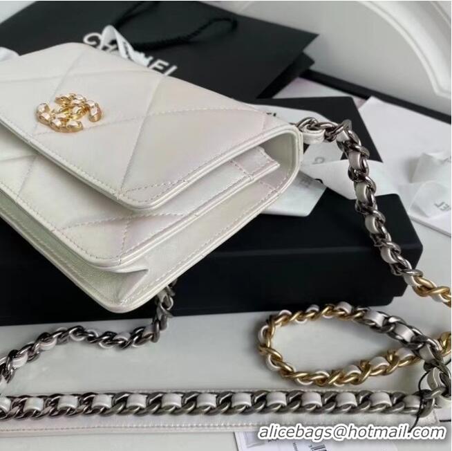 Unique Style Chanel 19 Iridescent Calfskin Chain Wallet AP0957 White