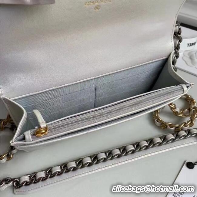 Unique Style Chanel 19 Iridescent Calfskin Chain Wallet AP0957 White