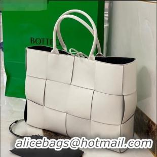 New Fashion Bottega Veneta Maxi Arco Tote Bag in Woven Lambskin BV0512 White 2021