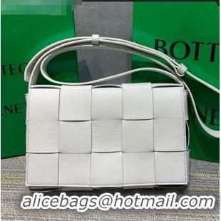 Inexpensive Bottega Veneta Cassette Small Crossbody Messenger Bag in Maxi-Woven Lambskin BV2668 White/Black 2021