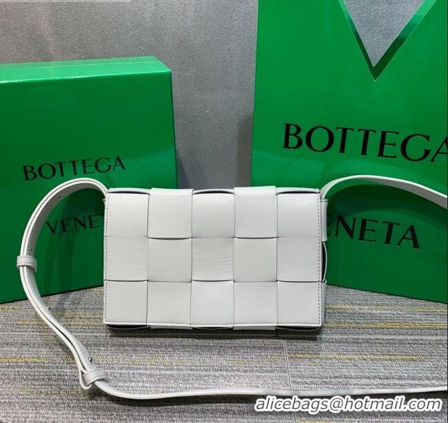 Inexpensive Bottega Veneta Cassette Small Crossbody Messenger Bag in Maxi-Woven Lambskin BV2668 White/Black 2021