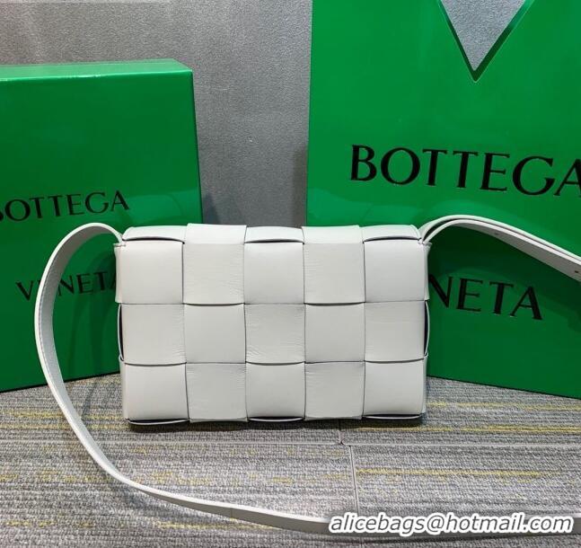 Inexpensive Bottega Veneta Cassette Small Crossbody Messenger Bag in Maxi-Woven Lambskin BV2668 White/Black 2021