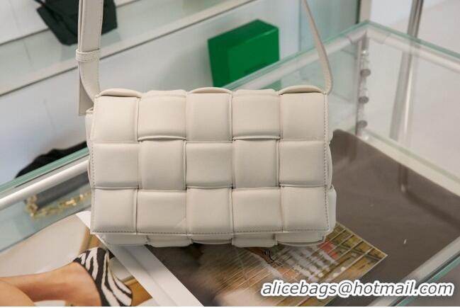 Most Popular Bottega Veneta Padded Cassette Medium Crossbody Messenger Bag Matte BV2673 White 2021