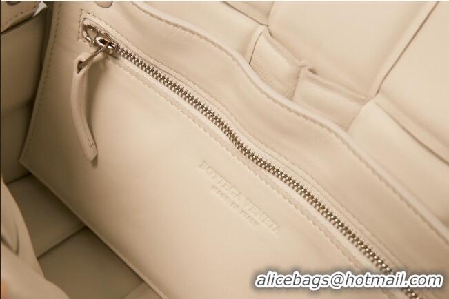 Most Popular Bottega Veneta Padded Cassette Medium Crossbody Messenger Bag Matte BV2673 White 2021