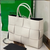 New Fashion Bottega Veneta Maxi Arco Tote Bag in Woven Lambskin BV0512 White 2021