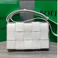 Inexpensive Bottega Veneta Cassette Small Crossbody Messenger Bag in Maxi-Woven Lambskin BV2668 White/Black 2021