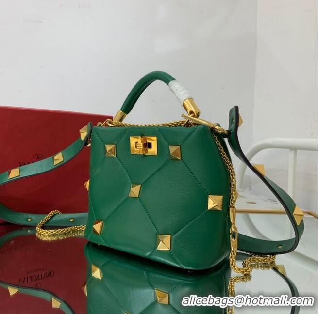 Classic Valentino medium Garavani Roman Stud V1198 green