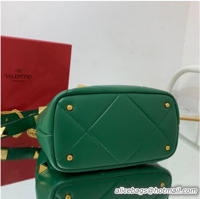 Classic Valentino medium Garavani Roman Stud V1198 green