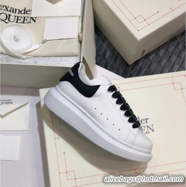 Purchase Alexander Mcqueen White Silky Calfskin Sneakers with Bi-color Laces Black 012726