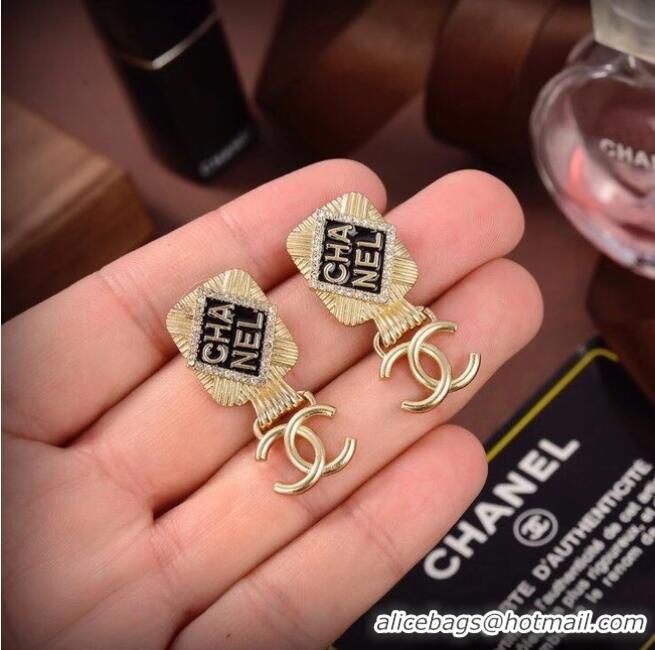 Well Crafted Chanel Earrings CE6383