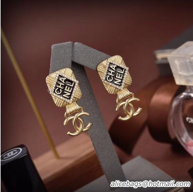 Well Crafted Chanel Earrings CE6383