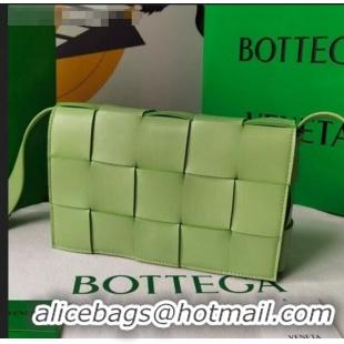 Pretty Style Bottega Veneta Cassette Small Crossbody Messenger Bag in Maxi Weave BV2345 Light Green 2021