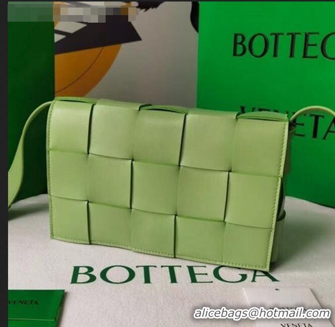 Pretty Style Bottega Veneta Cassette Small Crossbody Messenger Bag in Maxi Weave BV2345 Light Green 2021