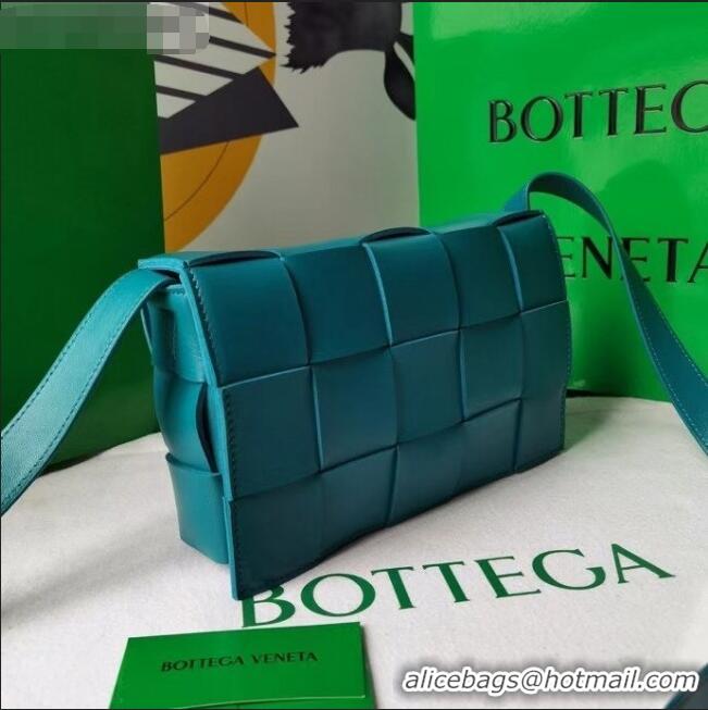 Low Cost Bottega Veneta Cassette Small Crossbody Messenger Bag in Maxi Weave BV2345 Teal Green 2021