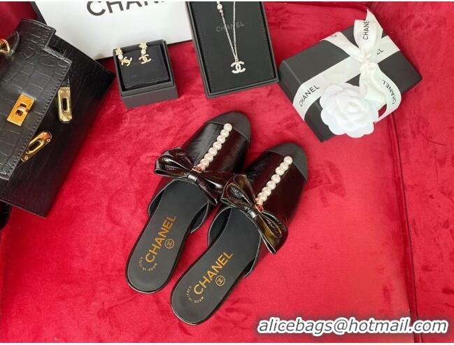 Charming Chanel Wax Calfskin Flat Mules with Pearl and Bow Black 331101