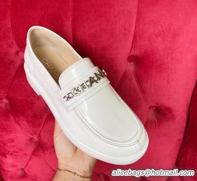 Low Price Chanel Shiny Leather CAHNEL Charm Loafers 040765 White 2021