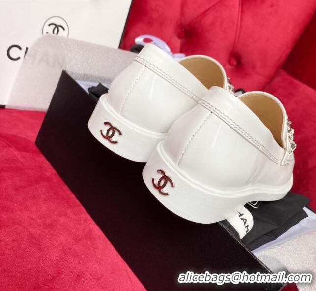 Low Price Chanel Shiny Leather CAHNEL Charm Loafers 040765 White 2021