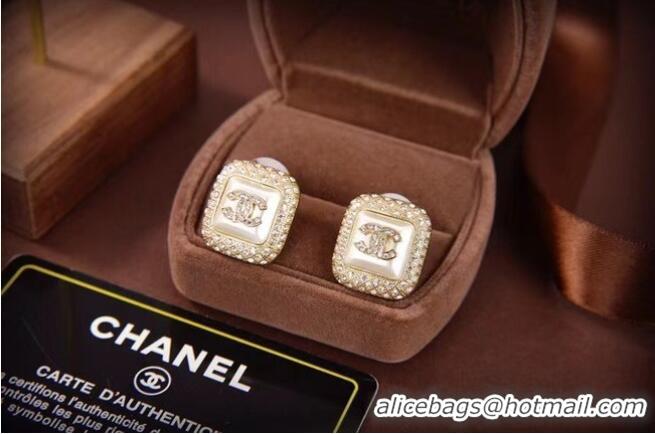 Grade Design Discount Chanel Earrings CE6406 White